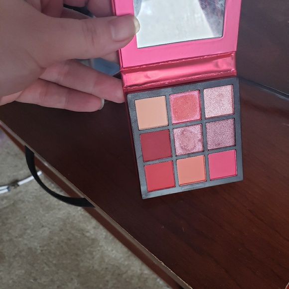 Huda Beauty Ruby Obsessions Palette - Picture 3 of 3
